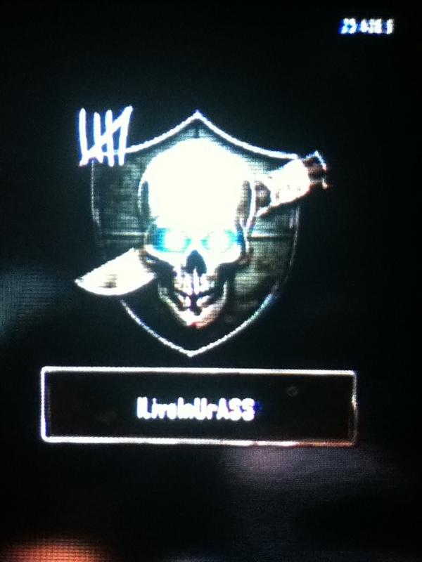 PedoHead's tweet photo. Why is it that everytime I play zombies and get too level 35 everytime I don't upgrade past this !!!! #hurt http://t.co/AAWhrwL8
