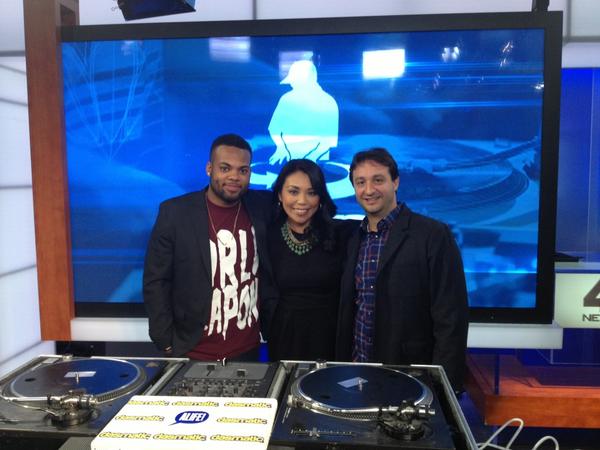 Rob_Principe's tweet photo. A natural! RT “@PeiSzeCheng4NY: Tested my DJ skills when @ScratchAcademy visited #NYNightlyNews. Thanks @Rob_Principe http://t.co/OWvXgQgT”