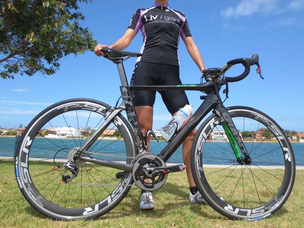 kseley's tweet photo. This Envie Advanced makes me want to race again. First ever aero women's bike produced by ALL women staff @Livgiant http://t.co/XsZiAfU7