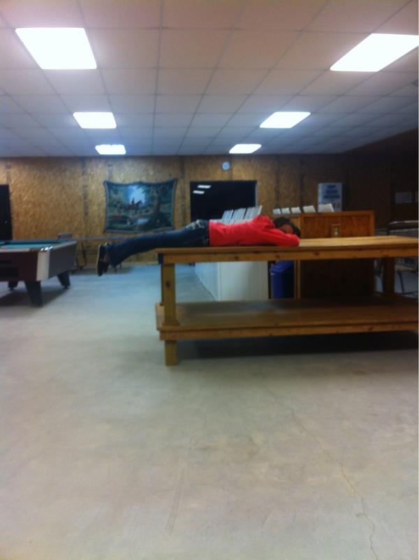 haleybrack_'s tweet image. This is what happens when I have to wash my own clothes #laundromat #4loads #atonce #passedout