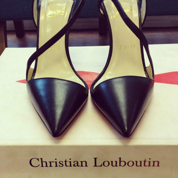 LouboutinWorld's tweet photo. Well read and well heeled: http://t.co/yuYkoEqQ