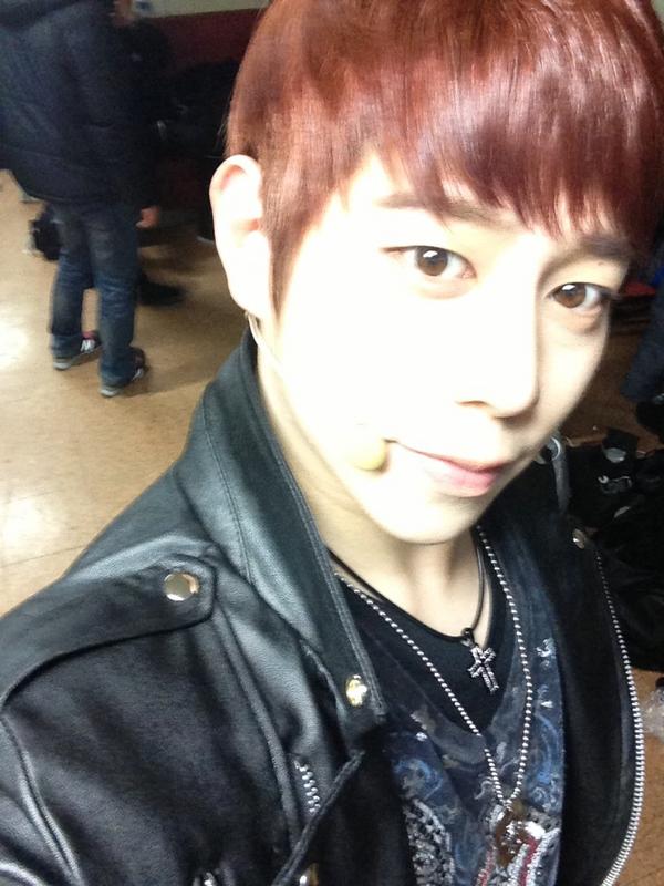 bkgo123's tweet photo. 뮤뱅오늘잘하그오겟습니다!!^^화이팅!!^^ http://t.co/AexNBXsN