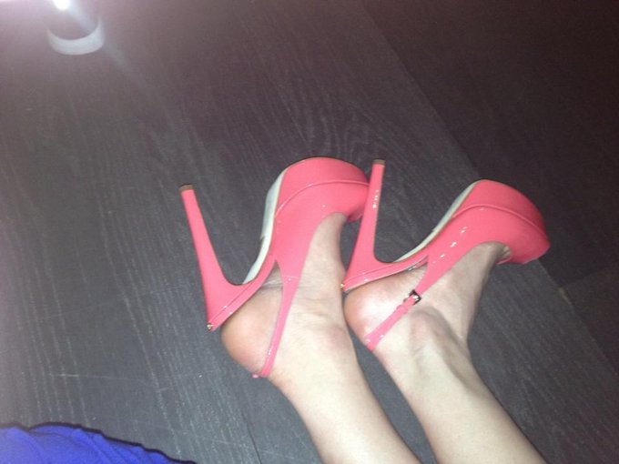 Charging my phone so I'm stuck by the charger. Third pair of shoes today.... http://t.co/4WDXTiVF