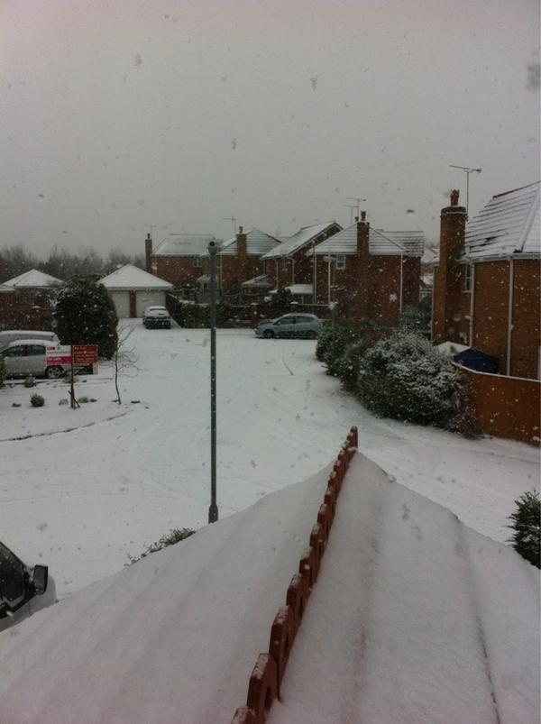 mollyjones18's tweet photo. Snow day ⛄ I love snow as much as I love diversity and Charlie Rowe http://t.co/FWnKPlk3