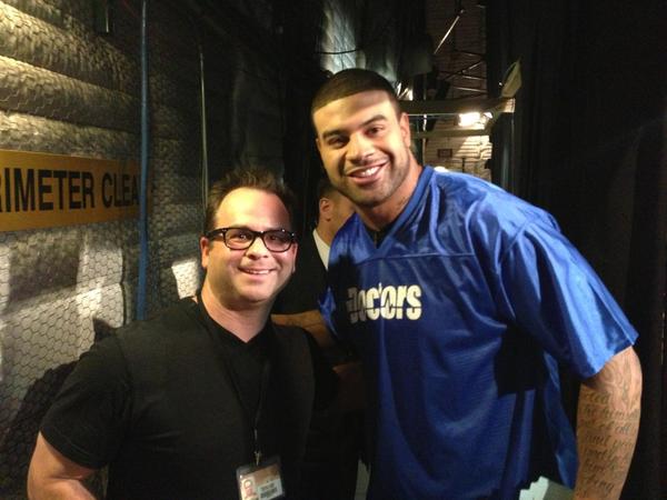SamMussari's tweet photo. Great to meet u @shawnemerriman today Huge fan Huge BILLS fan! Thx 4 pict with 1of NFL greats 2013 Lights Out 4 Brady! http://t.co/fMltTXVM