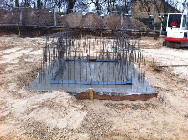 De liftputvloer, de allereerste betontoepassing op deze nieuwbouwlocatie, is gereed.