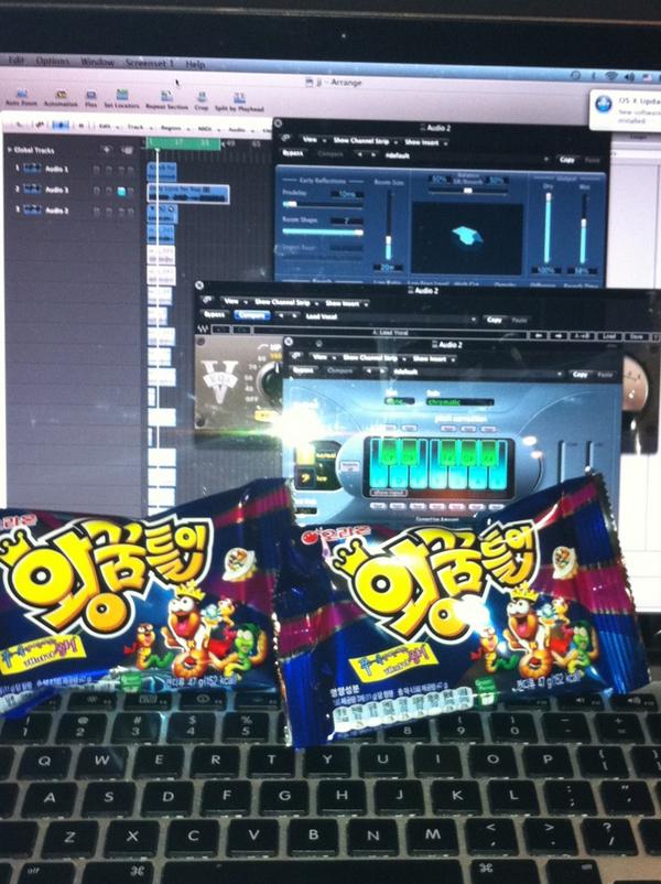 flowsik's tweet photo. The best combination...studio, gummy worms and Vitamin Water http://t.co/VNXoos0X