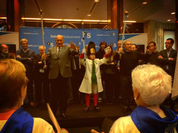 EstrellaVallejo's tweet photo. Vaya tres tambores mayores!!!esto si que si ya huele a #Tamborrada http://t.co/TcQhFaVb