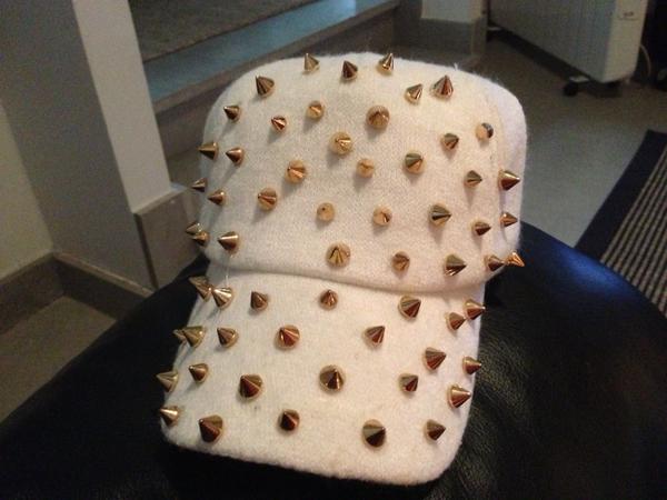 NicolHartman's tweet photo. Nuevas gorras que tendre en breves #nikistyle http://t.co/FS7qpyEl