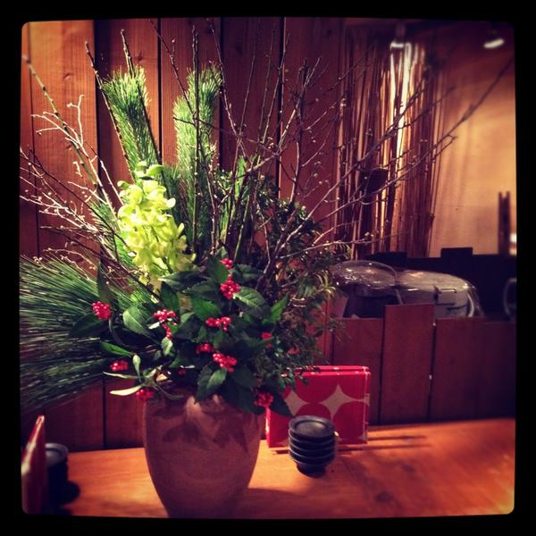 f_snowledge's tweet photo. お正月花 @割烹 http://t.co/1Ff6OX0a