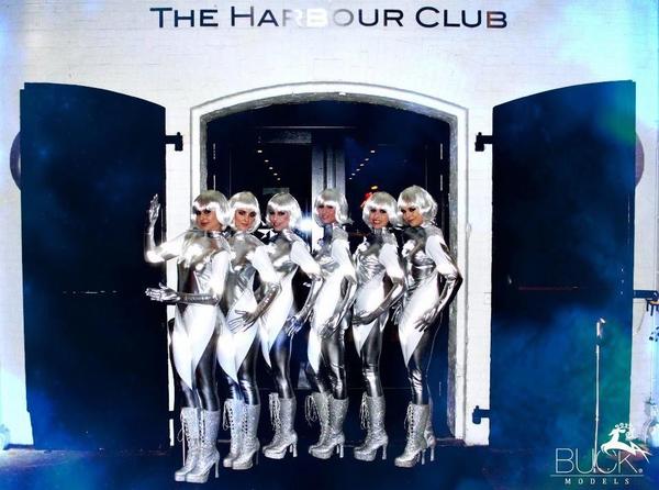MaykeNiestadt's tweet photo. Buitenaards bezoek in de Harbour Club gisteravond. @THarbourClub #Events_NL #future http://t.co/W7zqCZNW