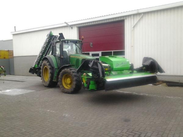 BijkerNijeveen's tweet photo. Nieuwe Deutz-Fahr maaicombinatie afgeleverd http://t.co/Psh9iKwu