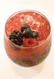 TelephoneCafe's tweet photo. Bu hafta sonu bu fırsatı kaçırma! Telephone'da Berry Caipirinha sadece 10 lira. http://t.co/C1hlD9L1