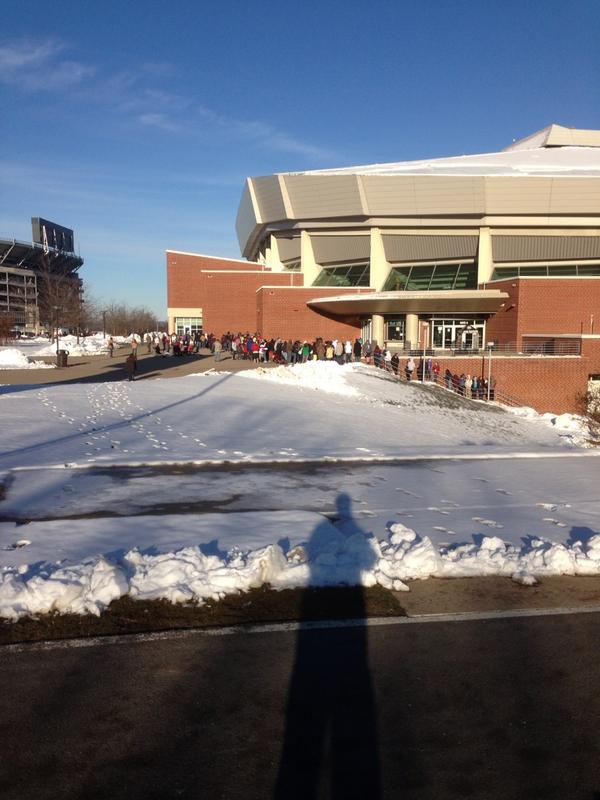 tdip09's tweet image. Despite the cold people are already lining up for Winter Jam #thatscommitment
