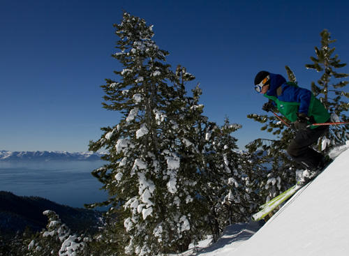 It's going to be a bluebird w/e at #Tahoe #ski resorts! Who's going?! <a href="/diamondpeak/">Diamond Peak</a> <a href="/skiheavenly/">SkiHeavenly</a> <a href="/MtRoseSkiTahoe/">Mt. Rose Ski Tahoe</a>