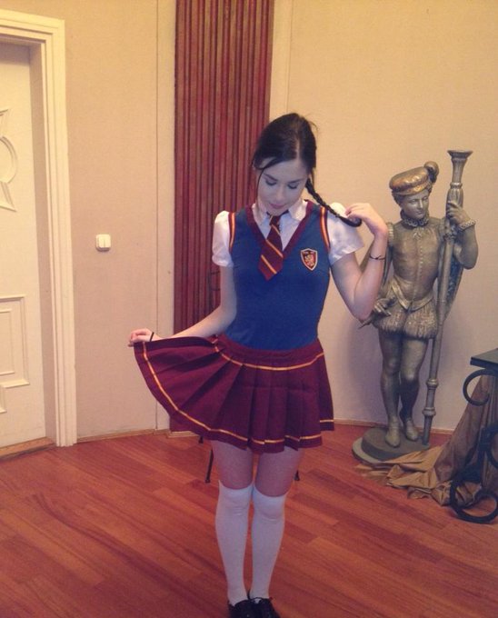 I'm a school girl :P http://t.co/UGquCuuZ