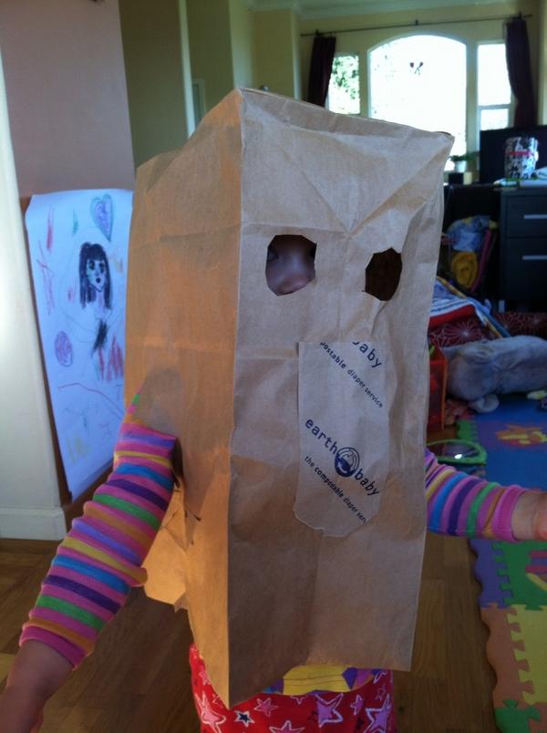 thebeean's tweet photo. current status RT @wendyverse: Fun with toddlers and bags. #beingamom http://t.co/5Z0aSpo9