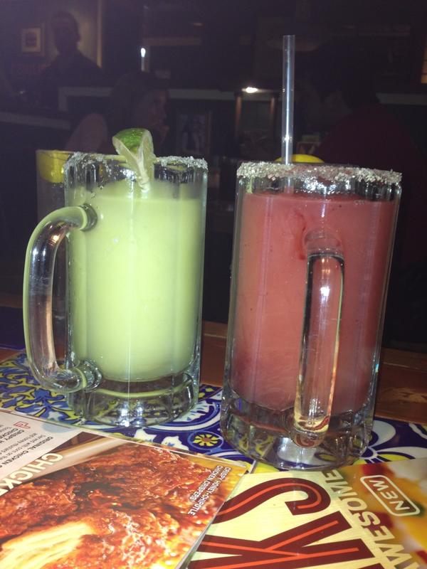 ChelseaTurns's tweet photo. Chilis with @Taylorclopez ! http://t.co/o2GUAvEK