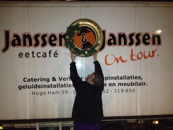 uitslaopers's tweet photo. Hee @edwardbaars . Vandaag de eerste prijs gewonnen!! Hopelijk past de prijs in de prijzenkast! Haha http://t.co/7qBUcIUc