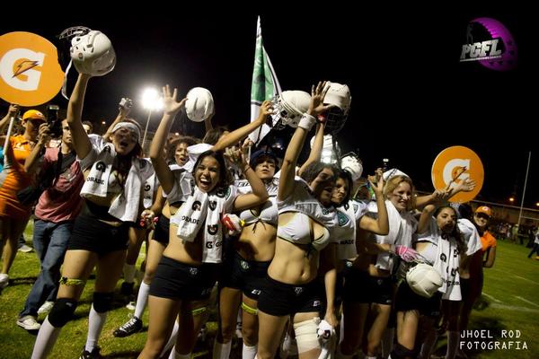Bolavsky's tweet photo. #FF @NorthLoyalty a las mujeres más guapas y aguerridas del emparrillado http://t.co/fNtEHs5X