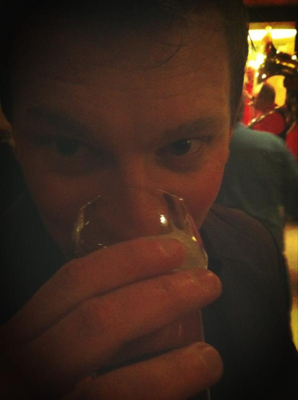 uitslaopers's tweet photo. Ook harrie @avanderwou is van de partij! Het begint te bruisen hiero... http://t.co/4cwjq2UZ