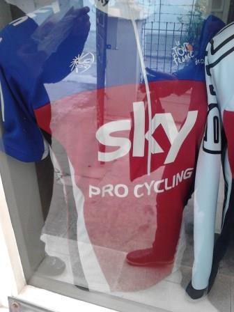 Team sky red blue team 2013! grab it only 65 k, short sleeve :)
