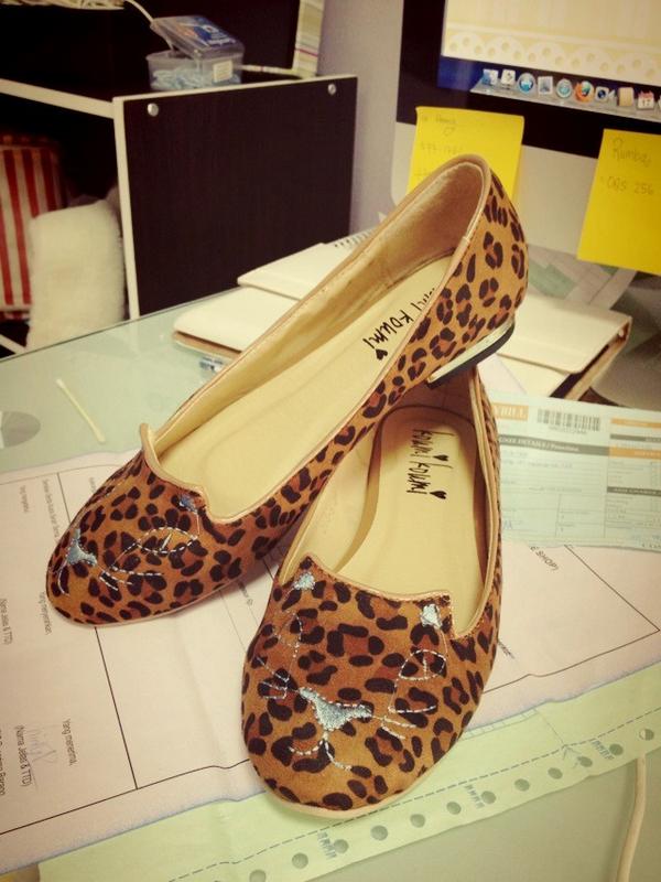 Ama" :* "<a href="/ChintyaHoei/">Chintya Hoei</a>: Late bday present from my lovely brother <a href="/irfandyulla/">Irfandy</a> !!! Xiexie 💋 "