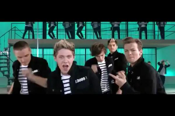 1D_takemehome23's tweet image. #ForOneDayIWishICouldHangOutWith one direction. We could goof around and eat all the food we want.