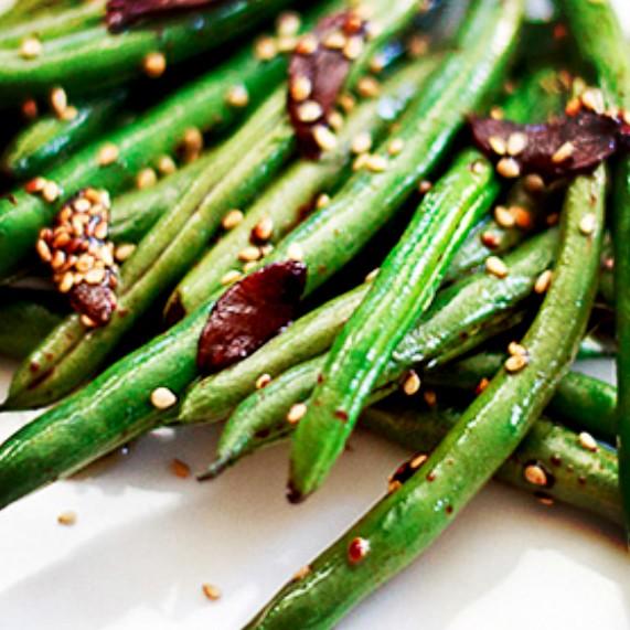 MrBesilly's tweet photo. Fast and amazing! Asian green beans with sesame and garlic recipe. http://t.co/bu561TCu I use 4 garlic gloves. http://t.co/bzEdv68o