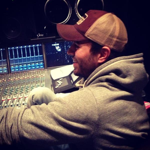 ftapia27's tweet image. “@enrique305: Work night... http://t.co/ZzPoTVnB” #InsomniacProblems! (:
