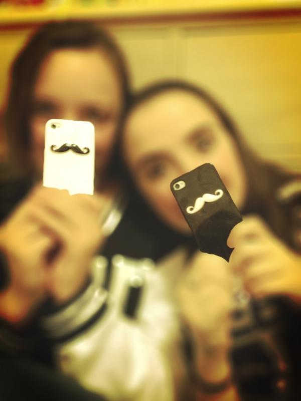 oo_beetch's tweet image. Matching cases! @cassigay