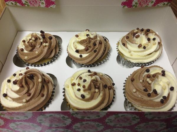 ModConcierge's tweet image. RT @SinfullyD
#B2BHour cupcakes for any occasion. Delivery to Wirral &amp;amp; Wilmslow. Home made just how you like them x