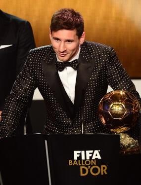 Villa_7Fans's tweet photo. 4 BALON DE OROOOO!!!!!! http://t.co/VgQ8CIQb