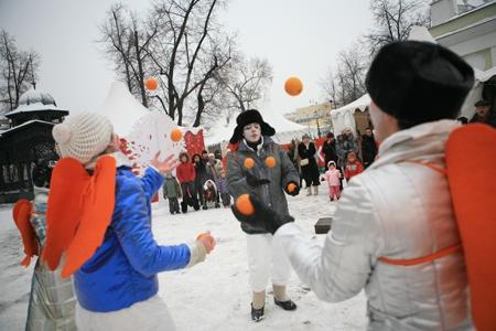 инвентарь для зимних забав. соревнования на улице зимой. зимний тимбилдинг. развлечения на новый год на улице. зимний тимбилдинг для детей.
