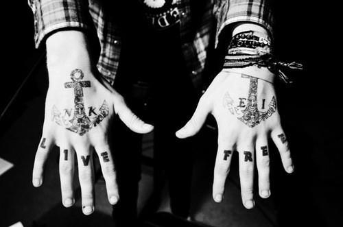 RebelAngelV's tweet photo. #NewHeader for my love. @GarageBandKing_  [grins softly] http://t.co/P7AFWB6m