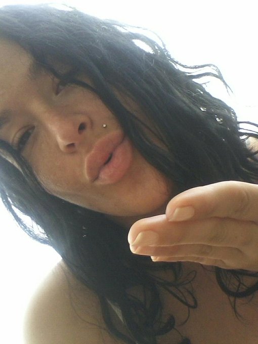 Goodmorning twitter! http://t.co/cEeJcs3n<a href="/tag/youfuckingknowit"class="tags"><span>#youfuckingknowit</span></a>