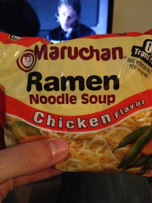 Tivey17's tweet image. The college life #brokekidproblems