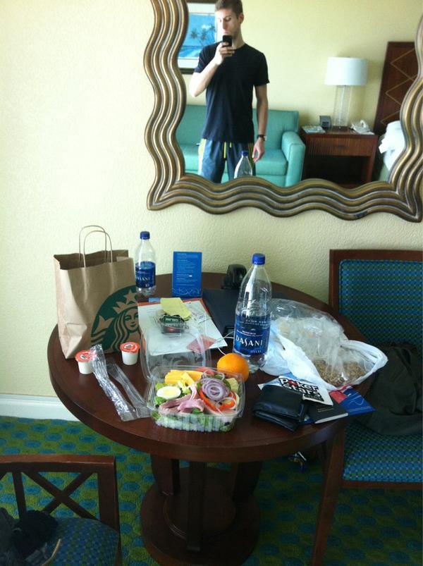 frosty012's tweet image. #NitTip #2The Chef's salad from #Starbucks may very well be the best value for breakfast at the #PCA.$8, healthy+huge!