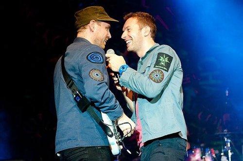 ColdplayArmy's tweet image. #MentionAGoodCouple Chris Martin and Jonny Buckland.