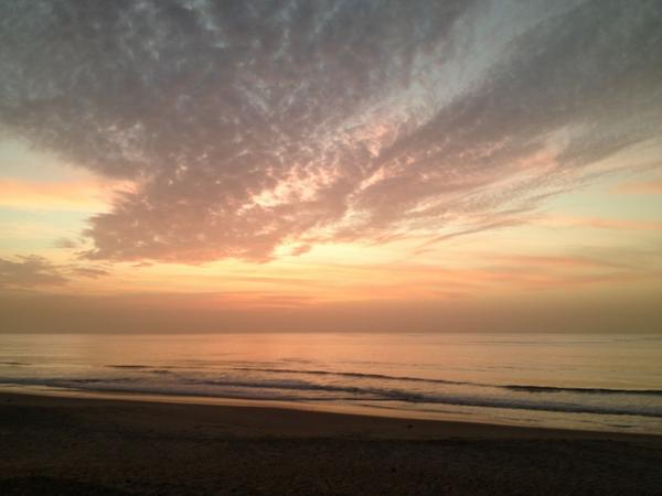 FrogRosbif's tweet photo. Beautiful skies in kartoung. Followed by excellent barracuda #welldoneseb #goodcooking http://t.co/nQnFzvHQ