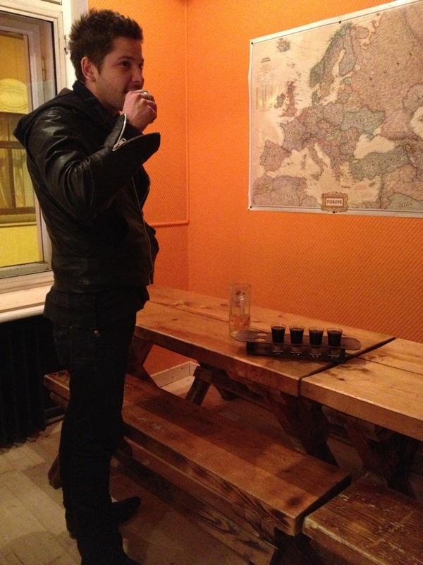 NaughtySquirrel's tweet photo. 5 shots in a row !? Challenge accepted http://t.co/cj2g4TO0