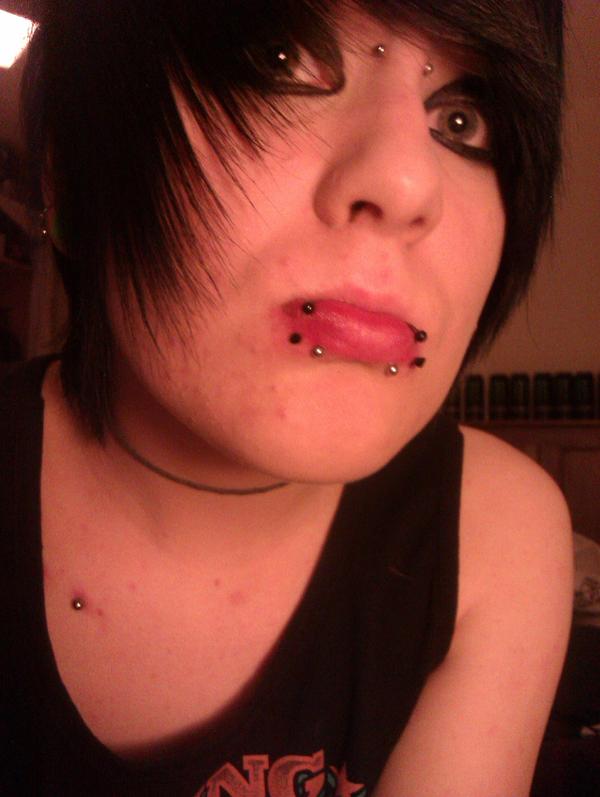 Fuck_Biersack's tweet image. #Poutylip #newpiercings #sharkbite