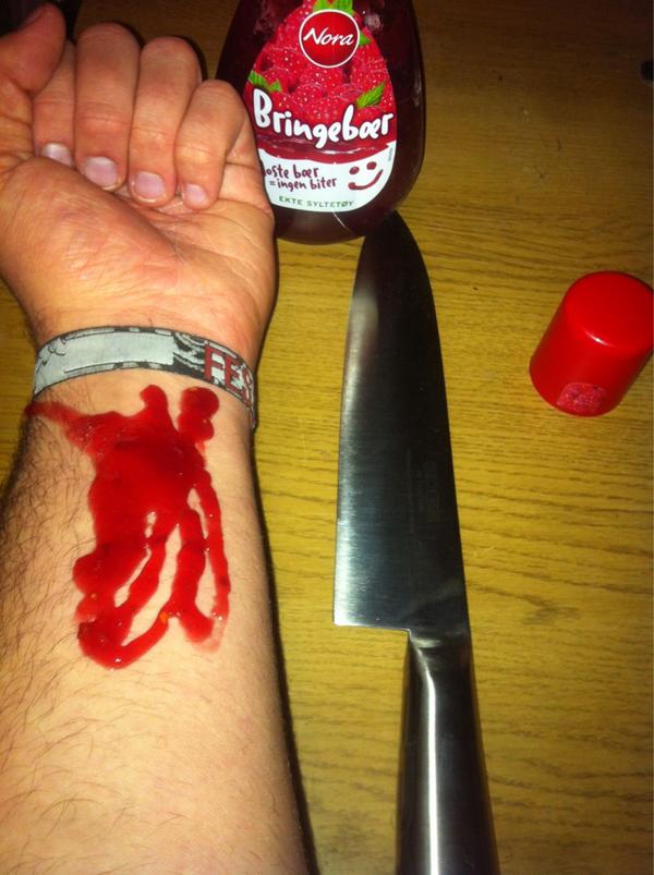 AndersHernes's tweet photo. #CutForBieber #cut4justin #justinbeiber I'M DOING DOS 4 U, JUSTIN!!! :'((( http://t.co/F0qdXQoJ