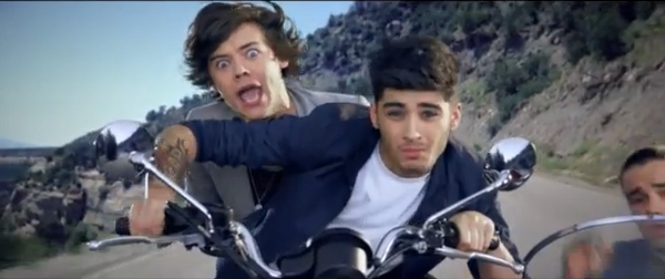DefyingStyles's tweet photo. #IMAGINE HARRY, ZAYN AND LIAM PASS YOU ON A MOTORCYCLE AND THIS IS HARRYS REACTION WHEN HE SEES YOU http://t.co/D9AYHawd