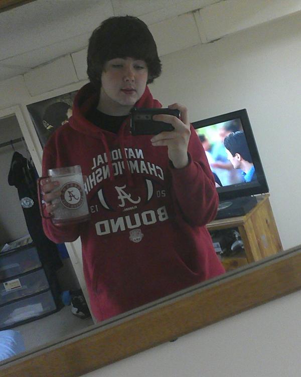Dwilliams1023's tweet photo. Its game time ! #RollTide http://t.co/8Dys1sf5