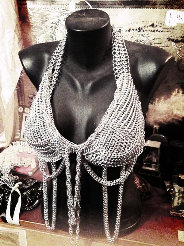ValorArtisans's tweet photo. Burlesque bikini in the works! #maille #burlesque #bikini #chainmaille http://t.co/WjlftwD4