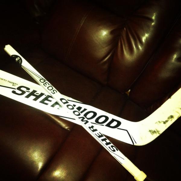 MakCampbell37's tweet image. There goes another twig #1practice #beerleague #junk #broken  #backtoonestick