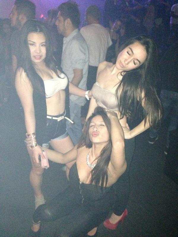 wstdeddie's tweet image. Fucken love this picture @vanesssaaa_ @JohannaToldYou #uyen 
Sexy ratchet bitches 🍁🍺🍻🍸