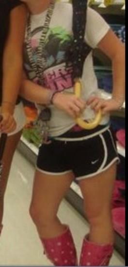 Resolution_kept's tweet image. This was me. 2 years ago. At 19. 107lbs. I will get back to that.