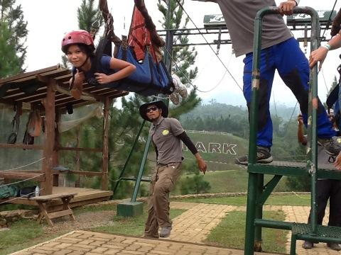 extremdalubhasa's tweet photo. Zipliner http://t.co/HAKa3Maw